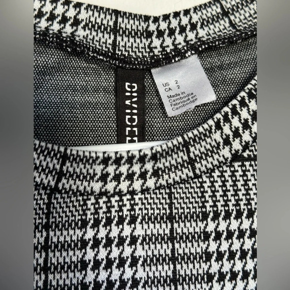 Divided by H&M Black, White & grey Plaid Cap Sleeve Mini Dress |Size 2 - Picture 2 of 3